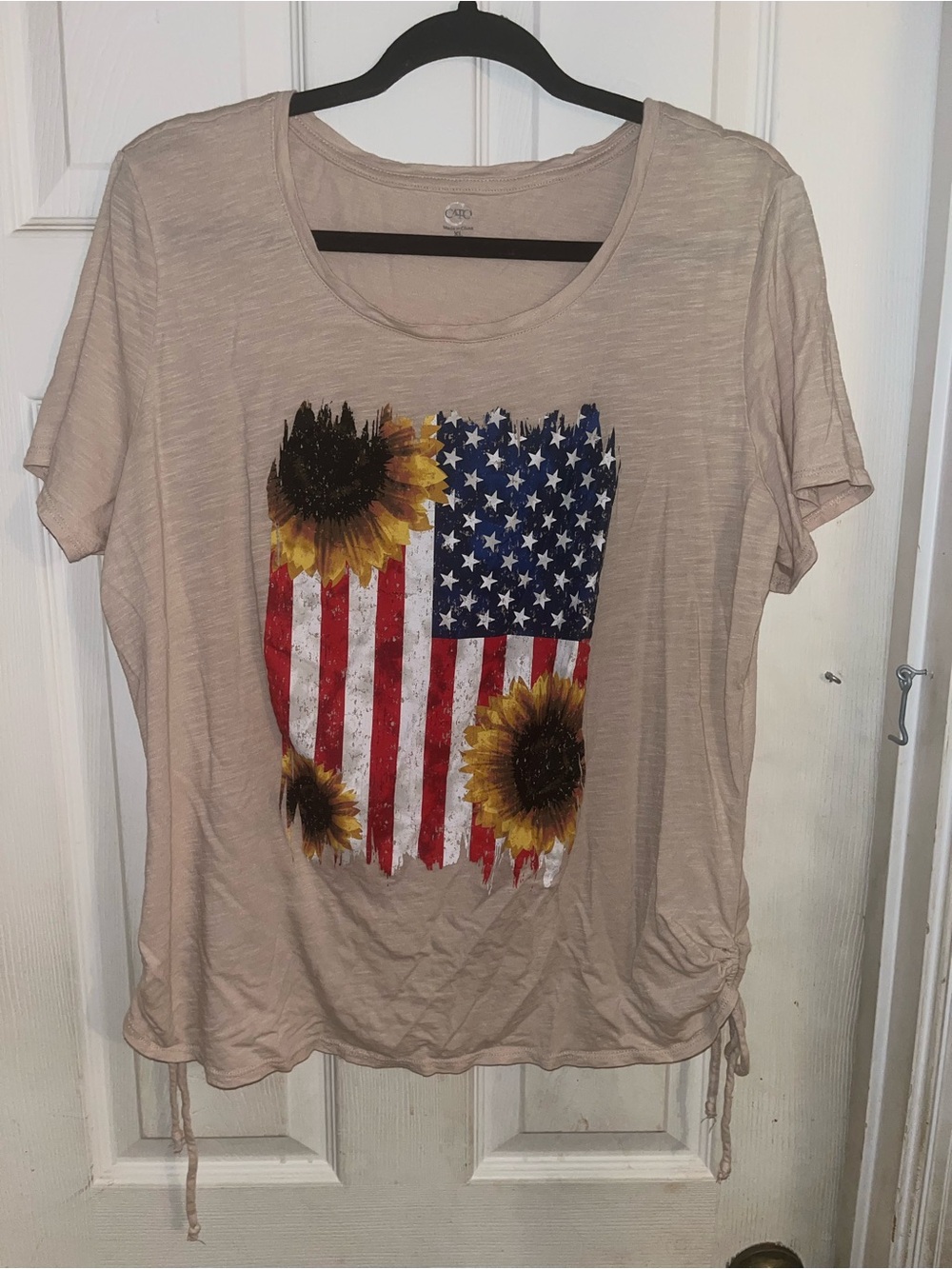 Cato Beige Short-Sleeve Tee with American Flag & Sunflower Print